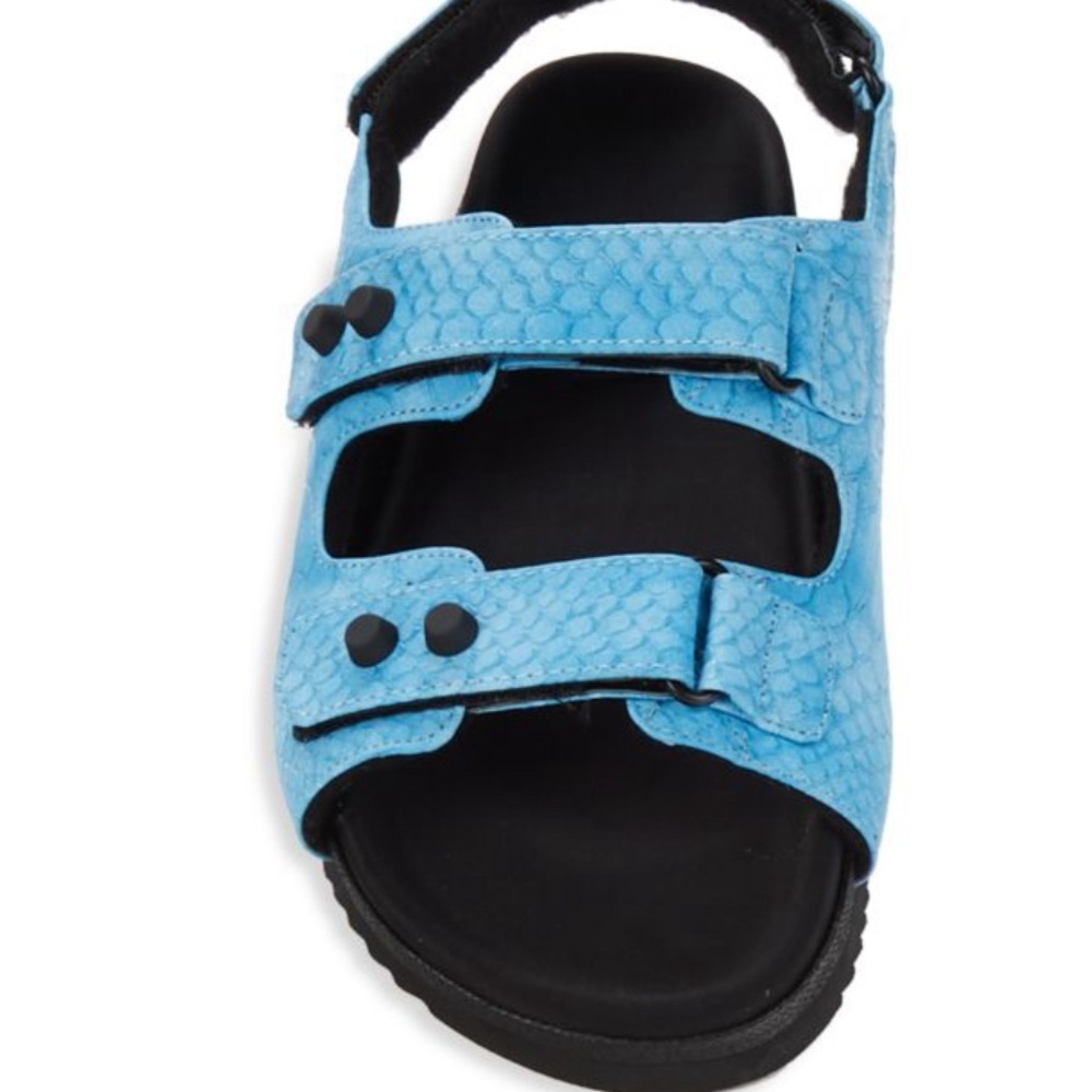 ROAM
Snake Embossed Touch Strap Sandals